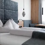 Apart-pension Bergland Gasthof Ladis